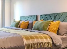 Luxuary 2BR Apt Sleeps 9, Wembley and Park Views