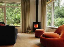 Cozy forest house ideal for relaxing, Hotel in Wateren