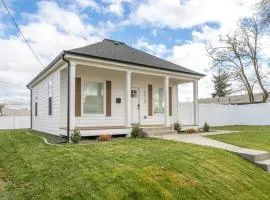 Updated Family Friendly Hillyard Gem NEW HOT TUB!