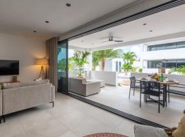 Palm Suite - Newly constructed poolside apartment just minutes from the beach