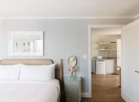 Bay Shores Peninsula Hotel