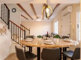 Maikran Seasonal Modern Townhouse Pool & BBQ