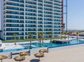Awesome 3 bedroom condo Encantame Tower E 301