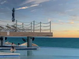 Splash in New Lazy River/Stay in Modern Luxury Encantame 702