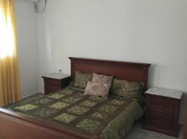 Appartement s 1 centre ville zarzis、ザルジスの駐車場付きホテル