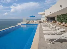 Waterfront Getaway 2 Bedroom Condo W1102