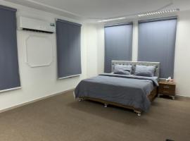 غرف فندقية راقية في شارع الموج - موقع مميز, hotel in Mawāliḩ