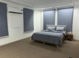 Luxury Rooms in Al Mouj Street - Excellent Location غرف فندقية راقية في شارع الموج - موقع مميز