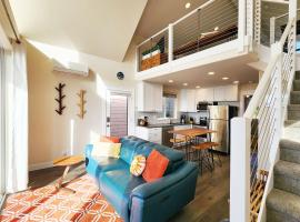 Ocean View! Charming Home with Loft, Sleeps 6! Secluded Searose, hotel di Yachats