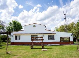 Yellow Cardinal Lodge、Curuzú Cuatiáのホテル