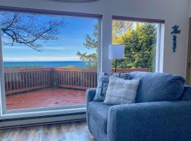 Ocean View in Yachats! Dog Friendly! Ya-Hut: Yachats şehrinde bir otel
