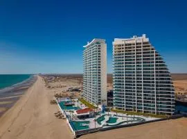 Cozy beach front getaway Encantame Towers E304