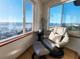 Spectacular Ocean Views! Whaley Nice, hotel din Yachats