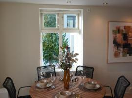 A Place To Stay Stavanger, apartment 5 - free parking-, hotel with parking in Stavanger