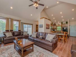 Hickory Hideaway with Communal Pool Access, hotel em Hollister