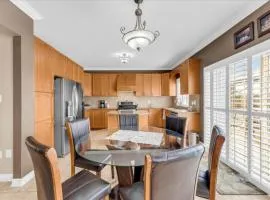 Luxury Mansion by Toronto and YYZ with Large Backyard Weddings