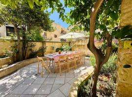 Villa Josette with Pool Table and Garden by Haven and Keys Malta, hotel in Tal-Għoqod