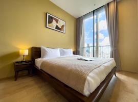 Near BTS l Large 50 sqm l Luxury facilities l Rooftop Pool, khách sạn ở Makkasan