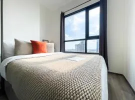 Near BTS l Central Sukhumvit l Pool and Sauna