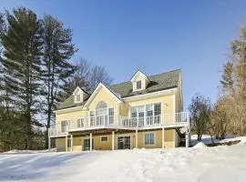 Weeks Hill: 5 br, fireplace, a/c, deck, views!