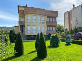 Modern house near Center, hotel em Pristina