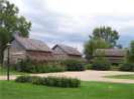 Augustus Chetlain Home & Log Cabins، فندق في غالينا