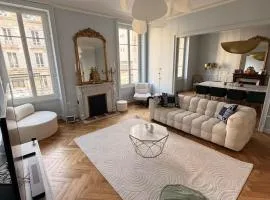 Large beautiful Apartment in the heart of Aurillac