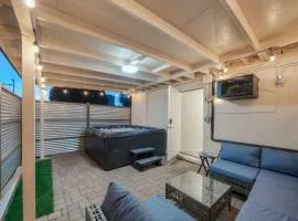 3BR 2BA Comfy Home with Jacuzzi