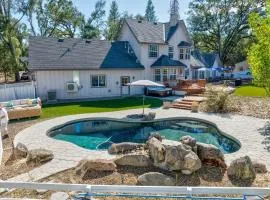 Cedar Creek Lodge with POOL/hot tub/sleeps 24!