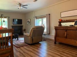 Big Hollow Guest House, holiday rental in Spring Green