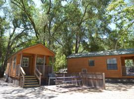 Morgan Hill Camping Resort Cabin 1, hotel with pools in San Martin
