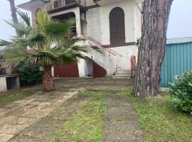 Casa con giardino, hotel in Lido delle Nazioni