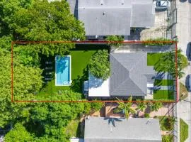 CasaMia Only 10 min to Wynwood with New Pool, Bikes, Parking and Privacy