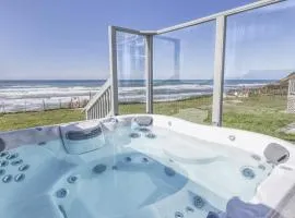 Ocean Front Home! Hot Tub! Stone's Throw