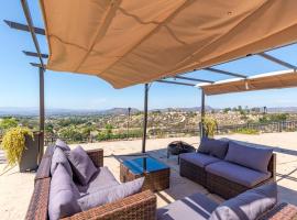 테메큘라에 위치한 호텔 Hilltop Getaway with Sunset Views