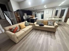 Spacious 5 bedroom single family home sleeps 12 with driveway near DC, hotel em Bethesda