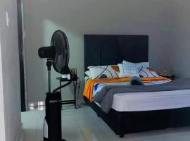 Morothong Guest Suites, hotel v mestu Moremela