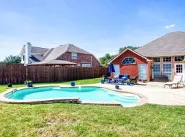 Big Backyard w pool, Centrally Located