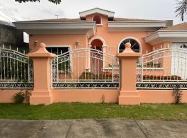 Casa moderna, hotel en Managua