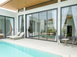 Mouana Residence Song Khun Chalong 4-bedroom Pool Villa 895，位于查龙的酒店