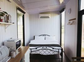 Happy Farmer House X by Tiny Away, hotel di Manzhou