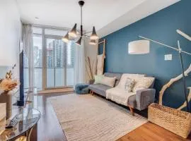 Modern 2 BR Condo - By Scotiabank Arena - City View