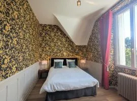 Chambre Royale au Château de la Rose avec Parking Privé - FR-1-591-766