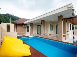 Wow Mountain Pool Villa Aonang, hotel in Ban Nong Thale