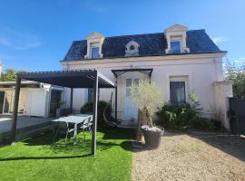 Town center Kéroussel house - 6 people - 2 Bedrooms - Swimming pool, hotel v destinaci Charleville-Mézières