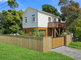 Bellbird House - Paekakariki Holiday Home, hotel em Paekakariki
