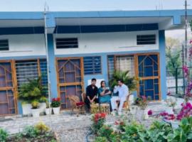 two goats fair travel, Hotel in Rājpur
