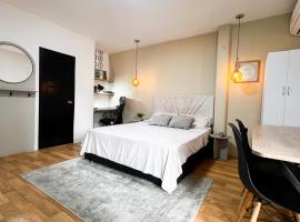 Apto estudio moderno tipo loft cerca a Unicentro, hotel in Yopal