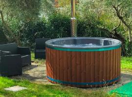 Villa - Malibu' B & B、ラウリーア・インフェリオーレのホテル