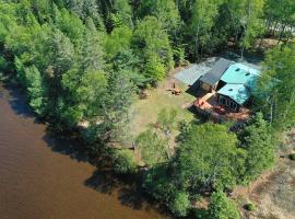 Spa & Lake Access - Chalet OREV, ξενοδοχείο σε Nominingue